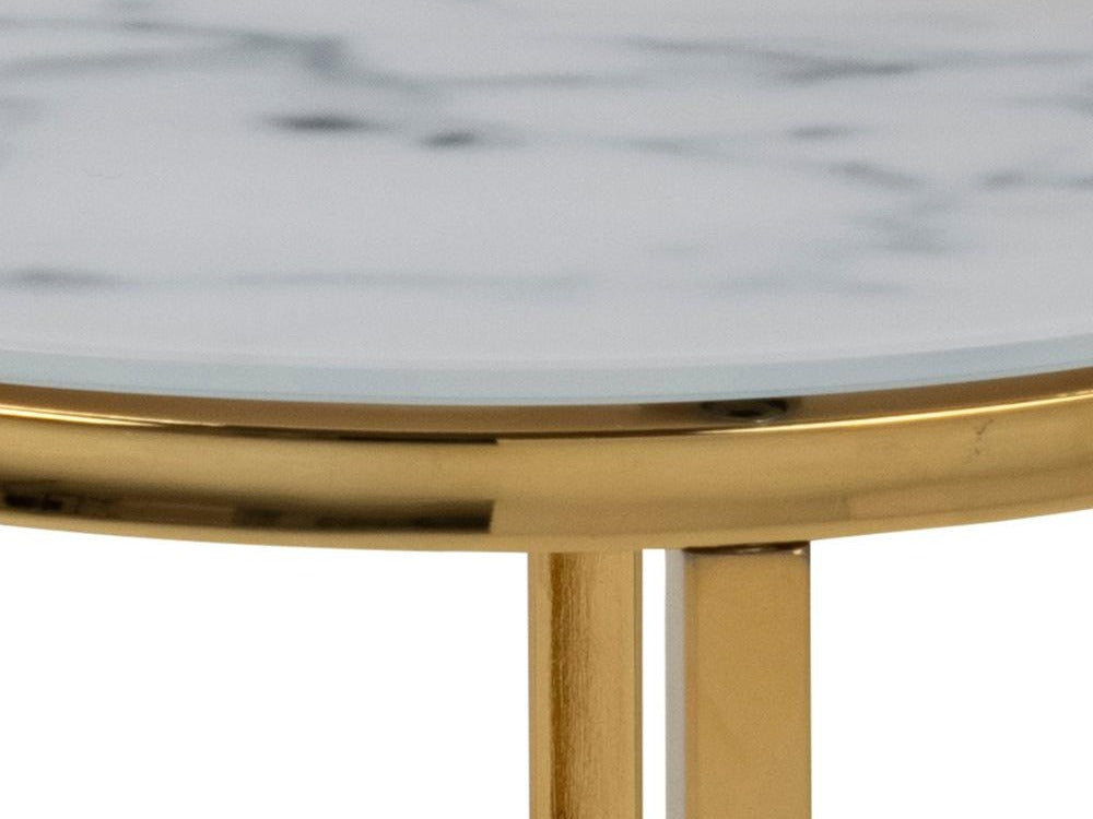 Nest of side tables 618482