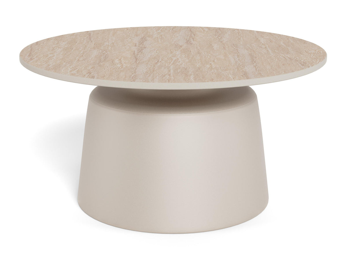 Coffee table 639570