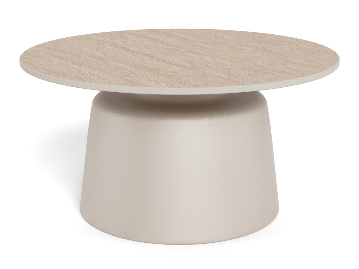 Coffee table 639570