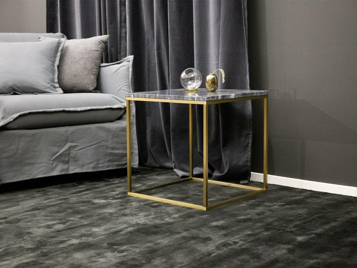 Coffee table 243163