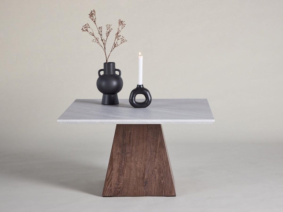 Coffee table 598308