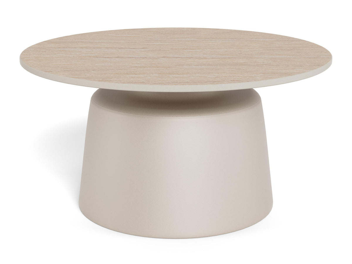 Coffee table 639570