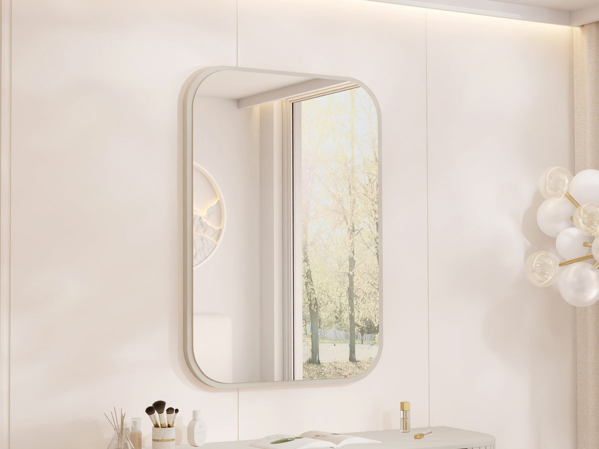Mirror 645908