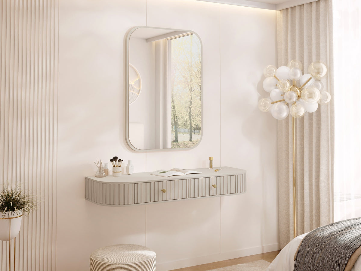 Mirror 645908