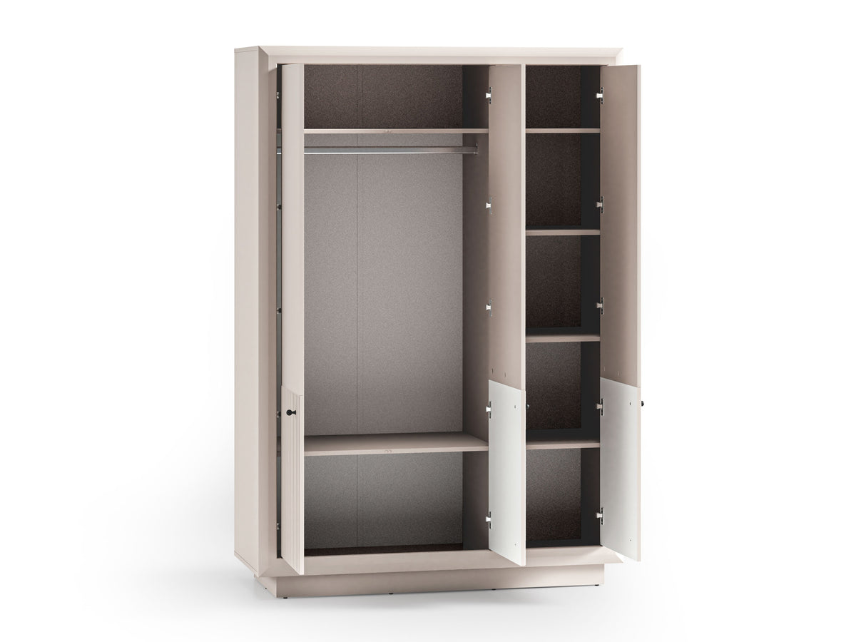 Wardrobe 673860