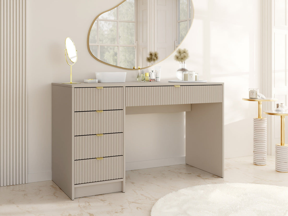 Desk 495162 5017200