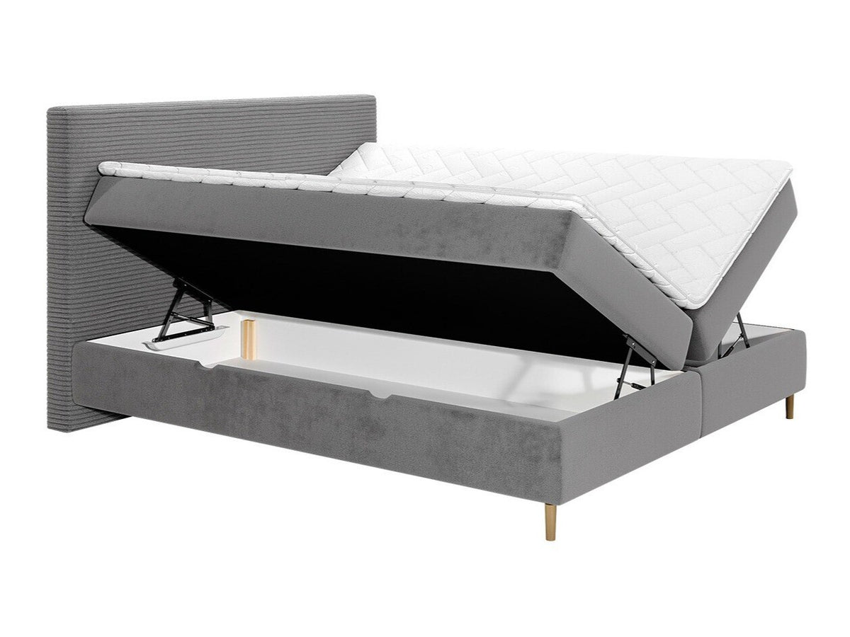 Continental bed 493984 5162033
